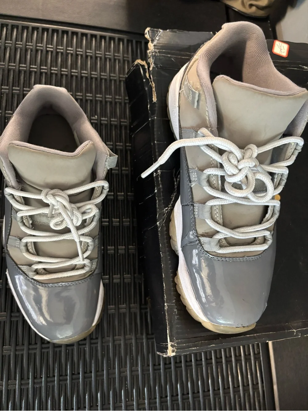 Air Jordan 11 Retro Low 'Cool Grey' Size 9.5 528895-003 CONDITION 9/10